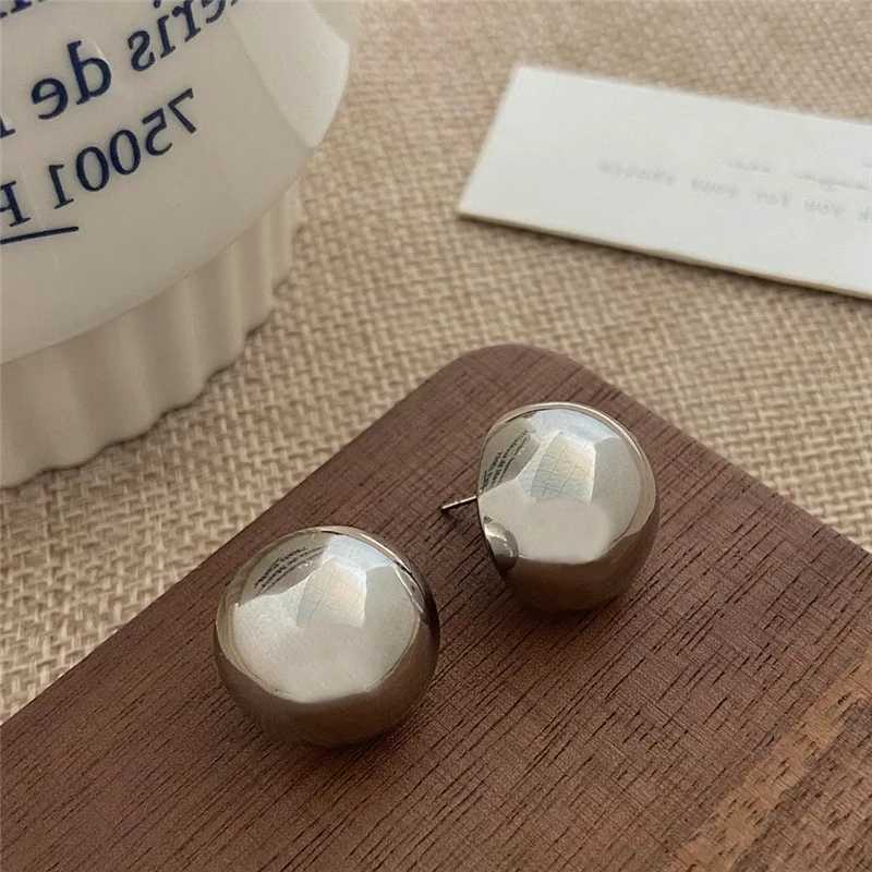 European style punk fashion geometric semi metal large ball round stud earrings suitable for womens party accessories Y250401