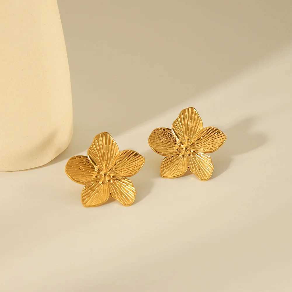 Stainless steel Exaggerated European and American style flower stud earrings for womens daily wear new trends in jewelry gifts and parties Y250401