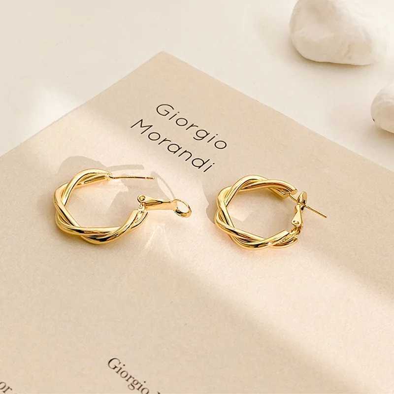 2023 New Arrival Trendy Simple Geometric Twist Hoop Earrings For Women Fashion Gold Color Metal Party Pendiente Y250401