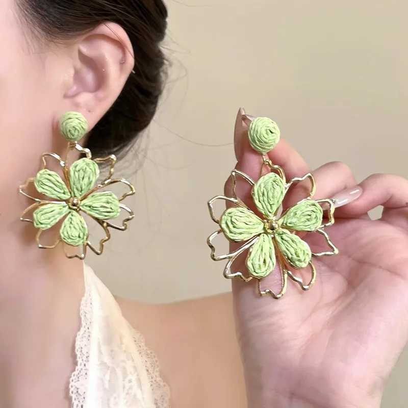 European And American Exaggerated Unique Straw Sun Flower Dangle Earrings For Women Fashion Elegant Metal Jewelry Gifts Y250401