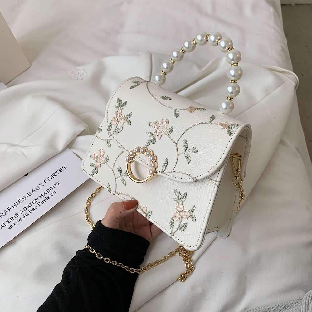2025 NEW Lace embroidered handbag for women in new chain single shoulder women's pearl crossbody bag Chinese style portable small square bag zhan