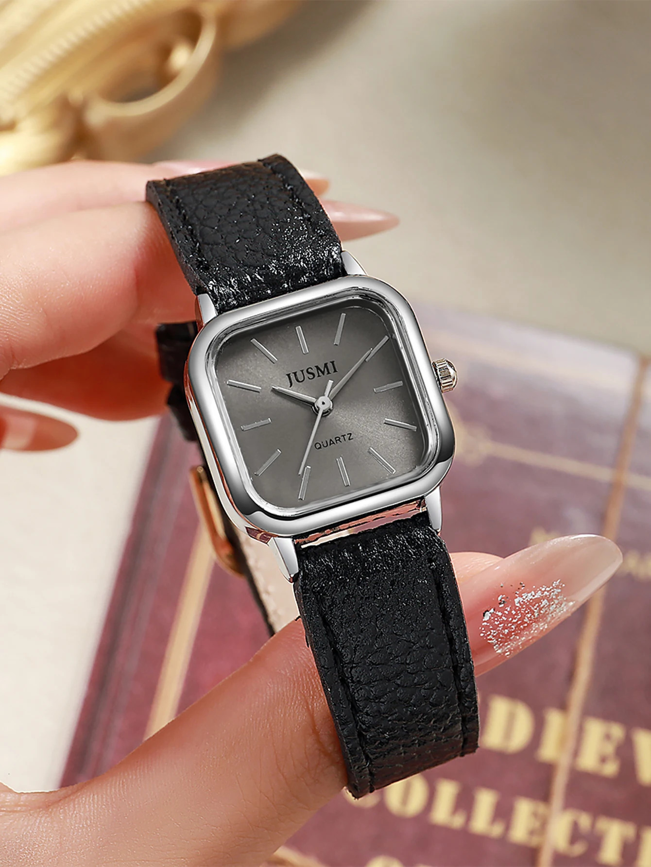 Fashion Leather Strap Line Scale Women Quartz Watch for Halloween Christmas Holiday Gifts 251031