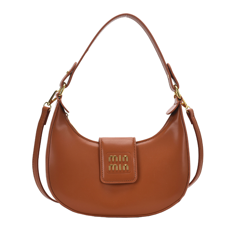 Free Shipping Designer Cross Body For Woman New Fashion Outdoor Saddle Chains Black Shoulder Bag New Free Delivery Designer Bag