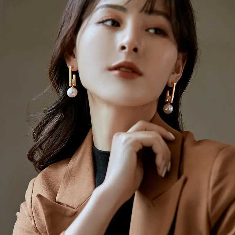 New trend fashion Exaggerate advanced small perfume three in one female pearl earrings Y250401