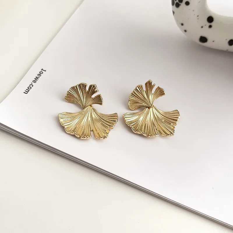 Simple Silver Color Metal Big Plant Ginkgo Leaf Earrings Womens Fashion Statement Stud Earrings Jewelry Gift Pendant Y250401