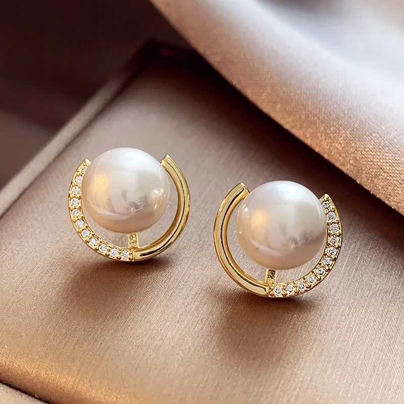 2025 New Arrival Exquisite And Elegant Arc Geometric Pearl Stud Earrings For Women Fashion Sweet Crystal Jewelry Party Gifts Y250401