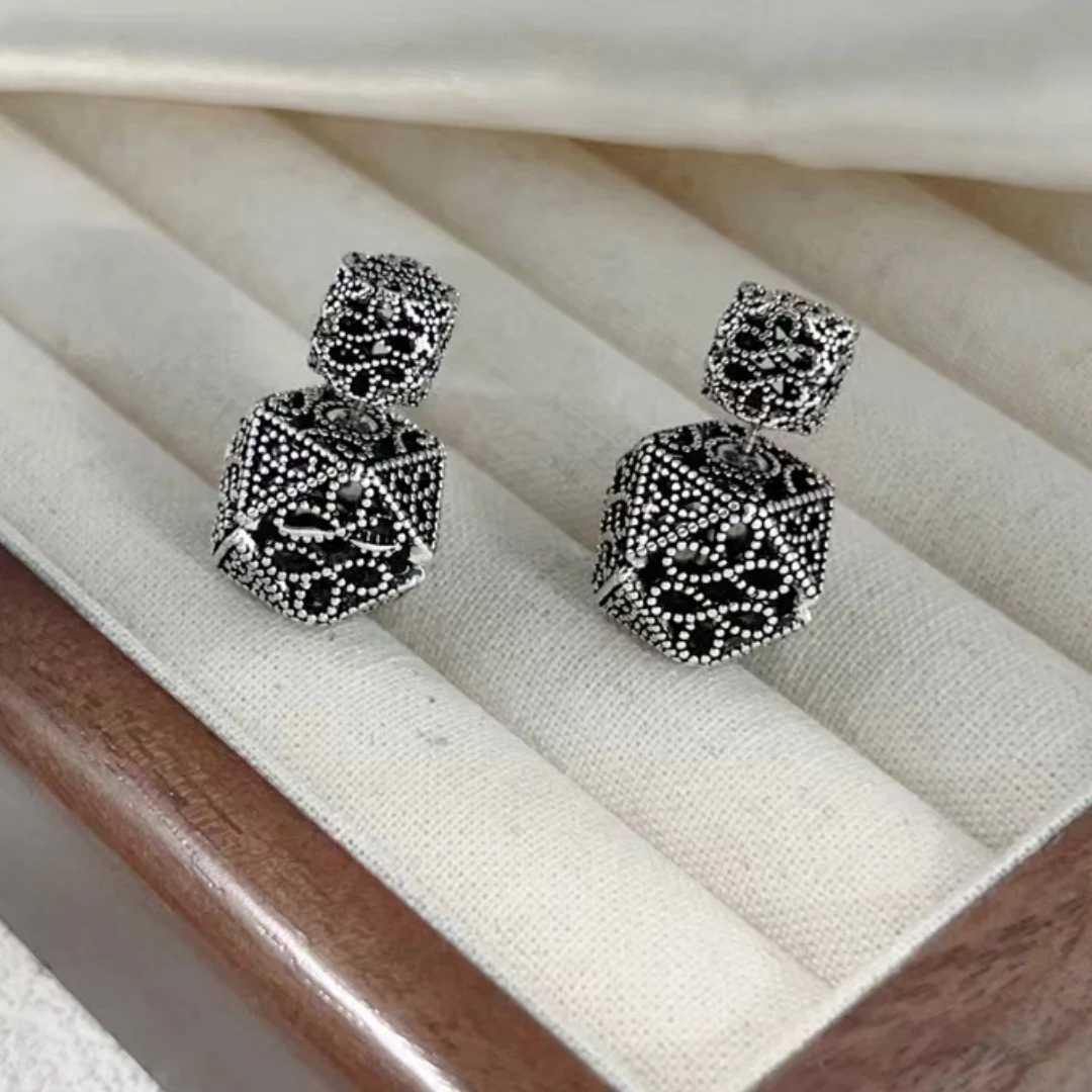 Rose stud earrings unique design making old earrings heavy-duty metal ball jewelry different ball jewelry luxury womens clothing accessories Y250401