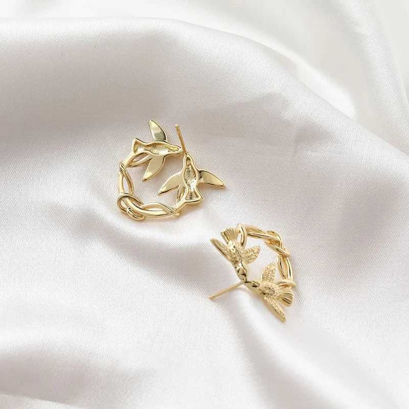 1 pair of fashionable trends charming creativity Lovebirds earrings cute and simple handmade earrings womens jewelry accessories gifts Y250401