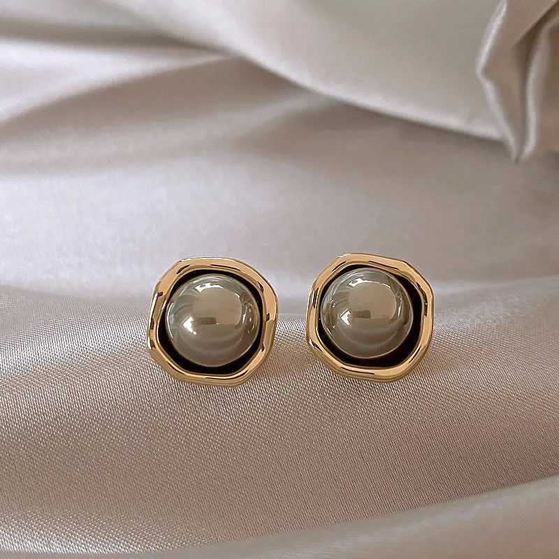 2024 New Arrival French Elegant Simple Grey Imitation Pearl Stud Earrings For Women Fashion Cute Sweet Metal Jewelry Party Gifts Y250401
