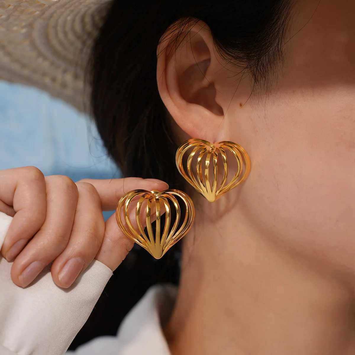 Uself 316L stainless steel geometric pattern sees through my heart earrings to prevent allergies 18K PVD coating texture declaration jewelry Y250401