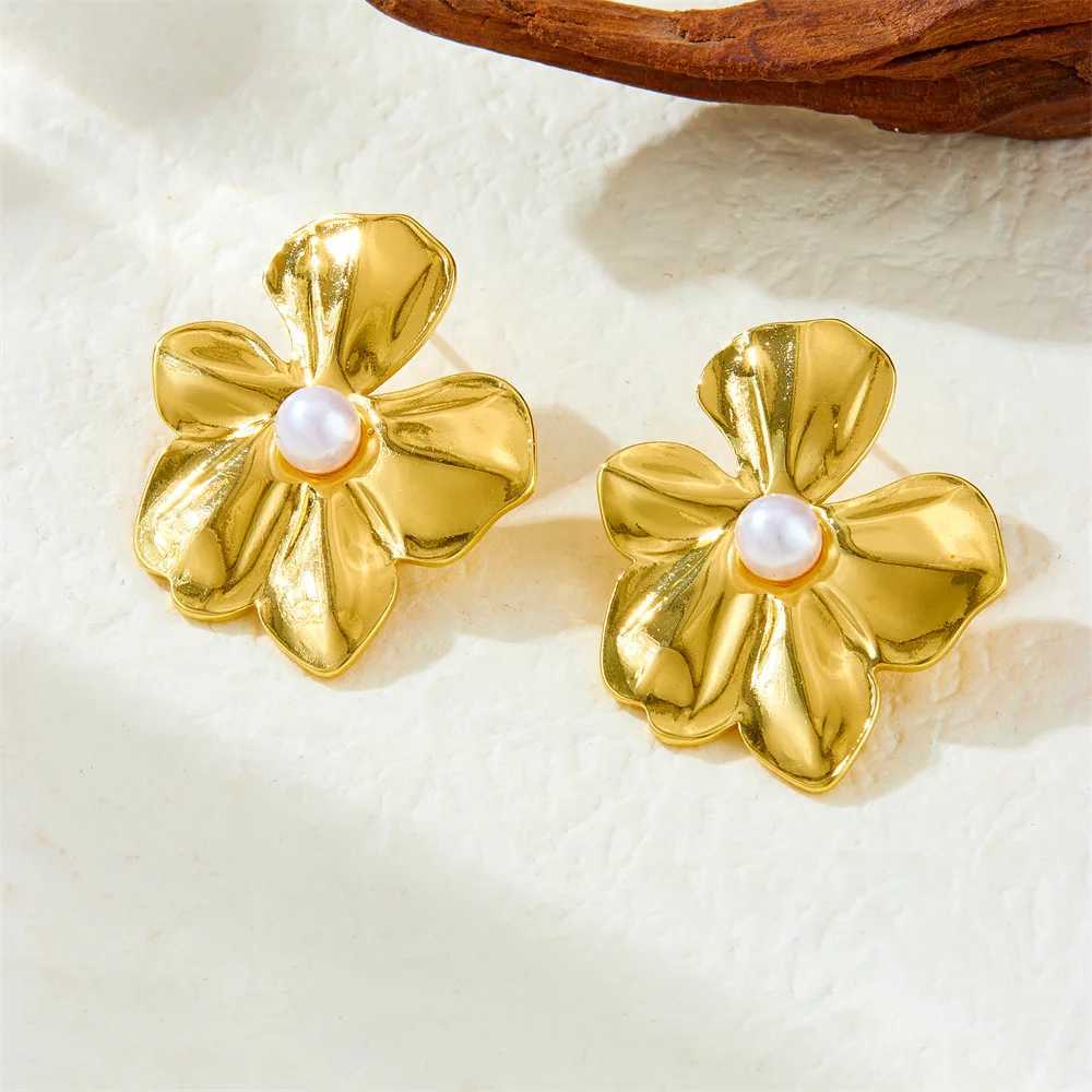 Stainless steel flower petals pearl stud earrings suitable for women French retro daily wear jewelry gifts party jewelry non fading Y250401