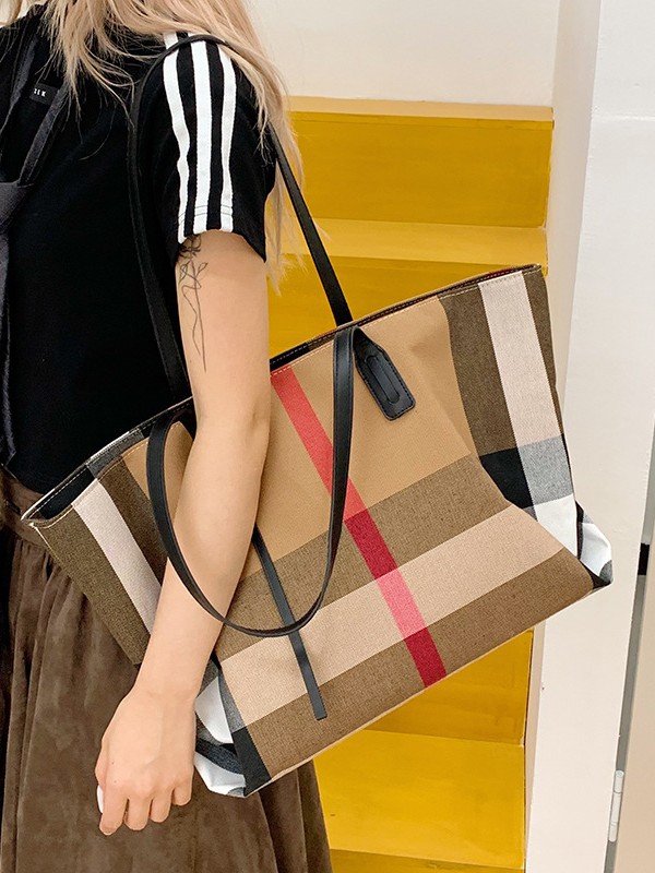 Fashion women's bag free shipping new large capacity checkered printed handbag outdoor commuting tote bag popular versatile shopping shoulder bag