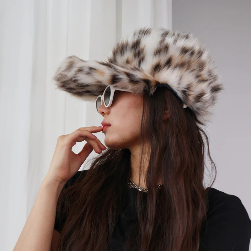 Fox Fur Baseball Cap Sun Hat Women Autumn Winter Windproof Warm Plush Duckbill Cap Fashion Warm Accessories 251030
