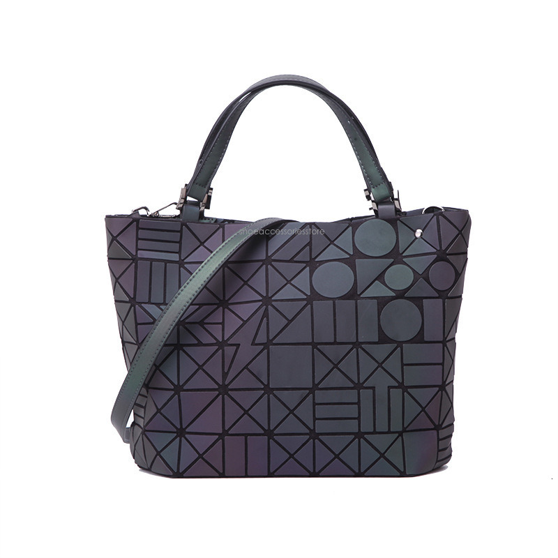 New Free Shipping Designer Bag 2025 New Handbag Fashion Lingge One Shoulder Crossbody Water Bucket Tote Bag Women's