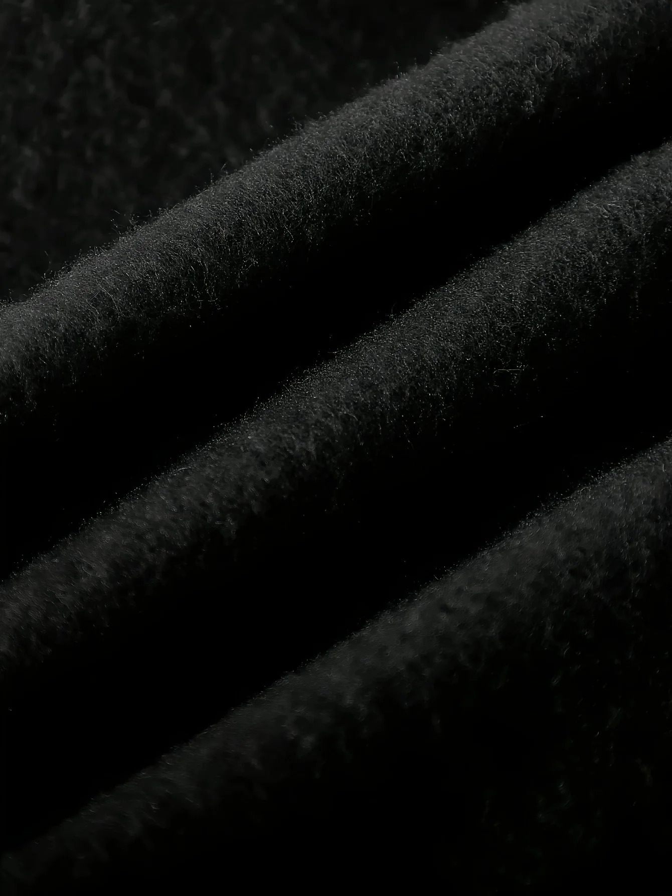 A twopiece cartoon printed fleece hoodie and long pants set for a born baby boy in autumn and winter 251027