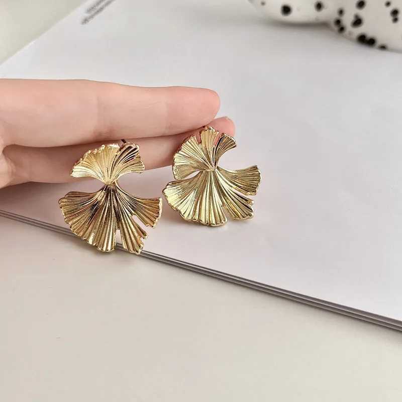 Simple Silver Color Metal Big Plant Ginkgo Leaf Earrings Womens Fashion Statement Stud Earrings Jewelry Gift Pendant Y250401
