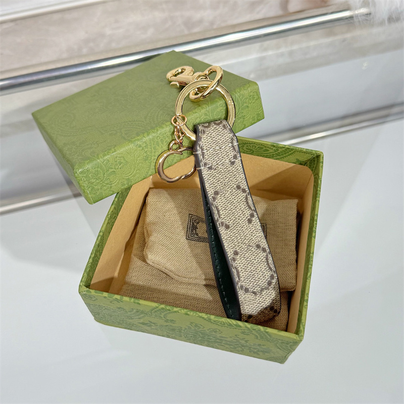 Keychains Lanyards 2025 Fashion Keychains Luxury Designer Brand Key Chain Men Car Keyring Women Gold Buckle Keychain Bags Pendant