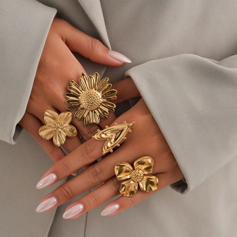 Exaggerated Stainless Steel Sunflower Blossom Ring for Women Fashion Gold Color HeartShaped Irregular Finger Rings Jewelry 251031