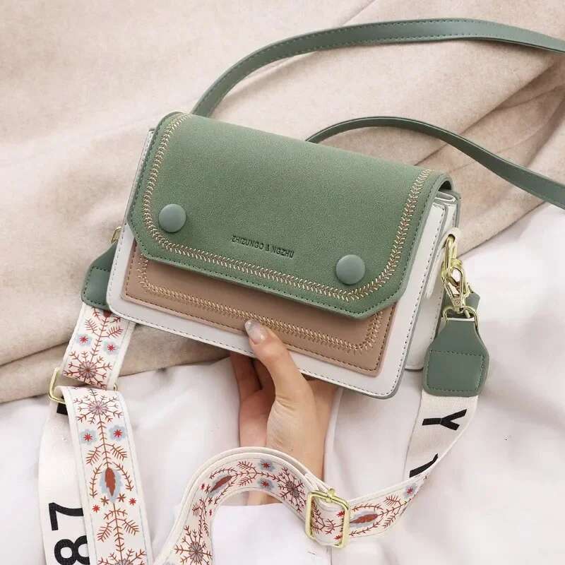Fashion trend Internet celebrity small broadband contrast crossbody ins versatile four seasons universal girl bag