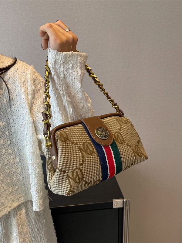 Free Shipping 2025 Best-Selling Alphabet Print Fashion Chain Crossbody Bag Elegant Retro Versatile Square Shoulder Bag for Women Hot Sale Dark Brown W