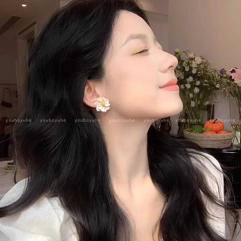 Light Luxury Fresh Sweet Early Spring Camellia Stud Earrings For Women Fashion Cute Elegant Flower Jewelry Girl Gifts Y250401