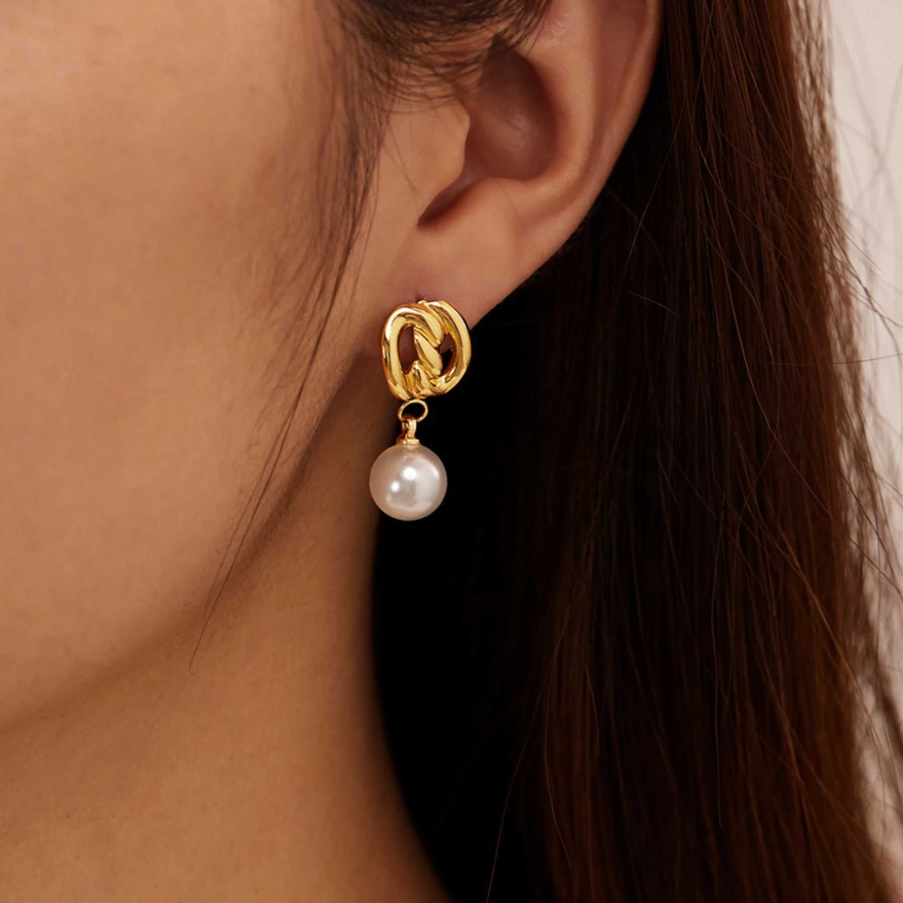 Europe America France luxury earrings womens stainless steel niche retro pearls high-temperature titanium Y250401