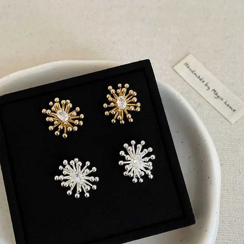 2025 New Arrival Light Luxury Fireworks Zircon Stud Earrings For Women Fashion Elegant Geometry Jewelry Party Gifts Y250401