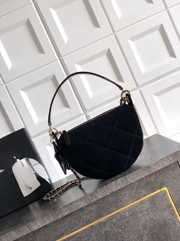Five-pointed star semi-circular crescent bag, chain bag, fashionable hand-held crossbody single-shoulder bag