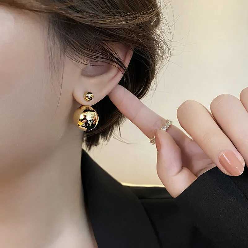Womens tempered metal ball stud earrings Korean fashion elegant jewelry girls simple earrings Y250401