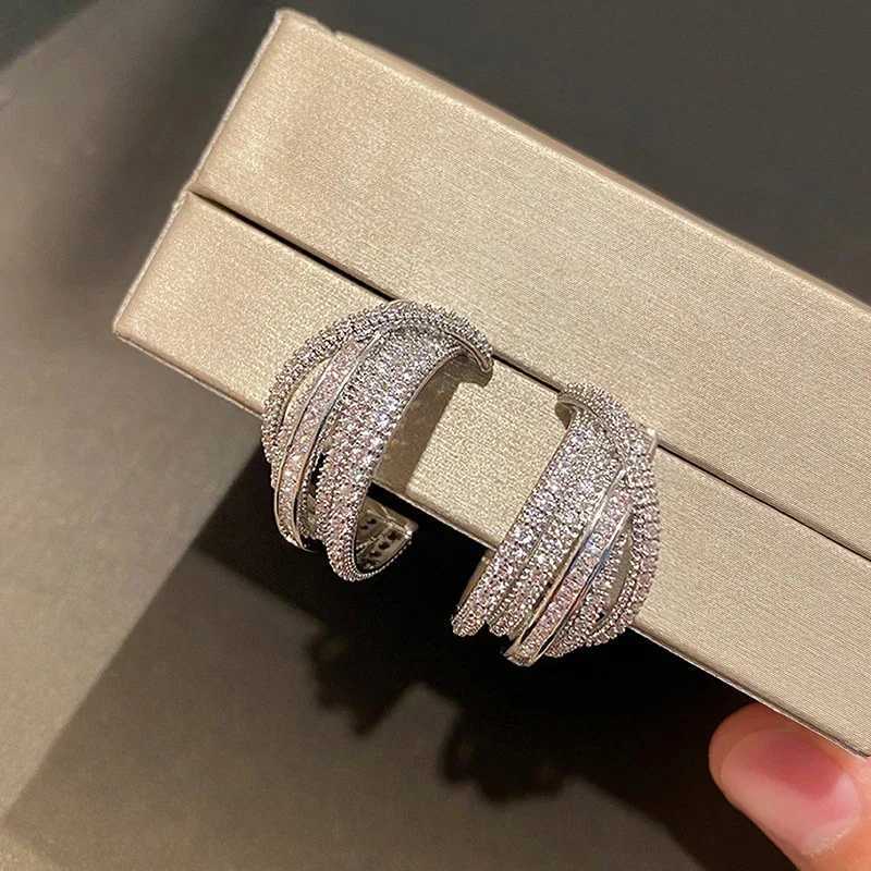CAOSHI Versatile Luxury Womens Hoop Earrings Silver Vibrant Cubic Zirconia Wedding Engagement Accessories Party Jewelry Y250401