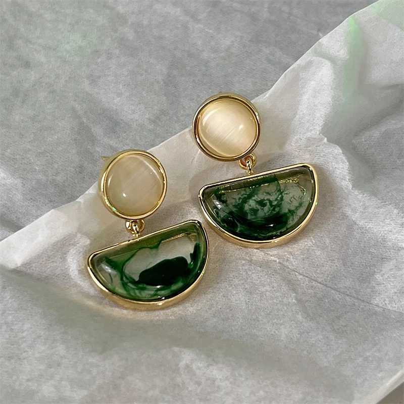 Irregular Geometry Resin Drop Earrings Gold Hollow Metal Pendant Earrings Womens Accessories Y250401