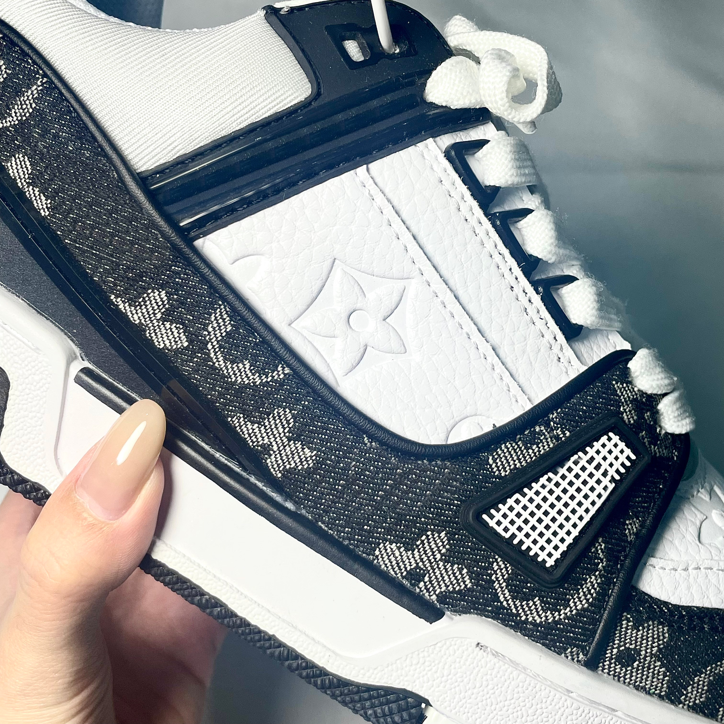 Free Shipping New Fashion Trend Unisex Shoes Versatile Comfortable Casual Sneakers Thick Sole Breathable Skate Shoes Black