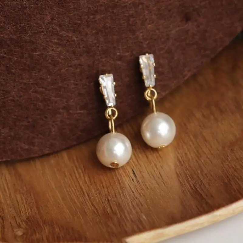 2025 New Arrival Simple And Exquisite Imitation Pearl Stud Earrings For Women Fashion Cute Sweet Crystal Jewelry Party Gifts Y250401