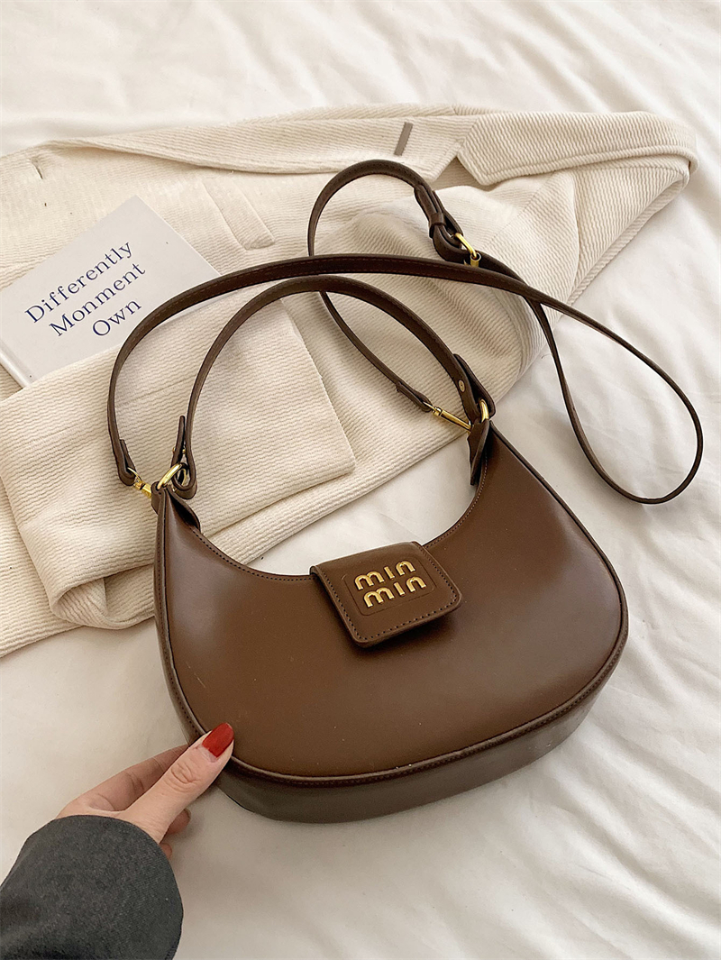 Free Shipping Designer Cross Body For Woman New Fashion Outdoor Saddle Chains Black Shoulder Bag New Free Delivery Designer Bag