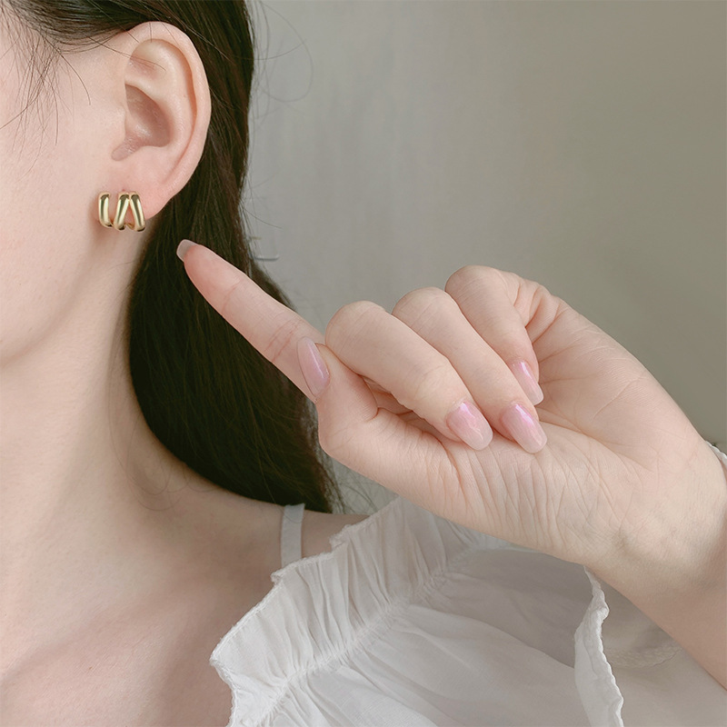 Chic Vintage-Inspired 925 Silver Studs Featuring Sparkling Crystals and White Zircons Ideal for Bridesmaids