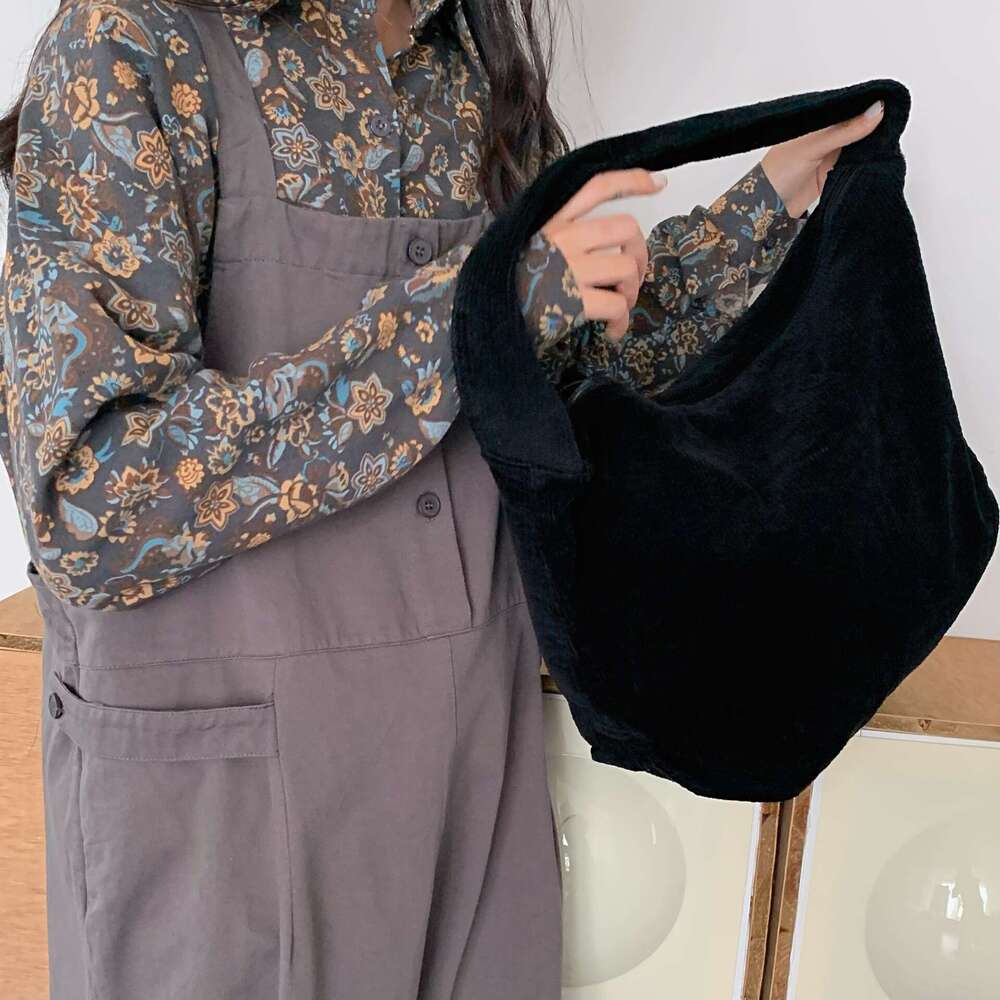 2025 NEW 2025 autumn winter new corduroy artistic Japanese and Korean wash water large capacity simple women's shoulder bag