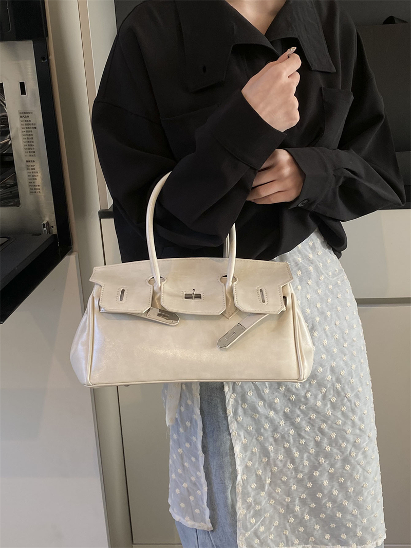 2025 Designer hot free shipping shoulder bags new casual handbag fashionable Plain lady bag black for women