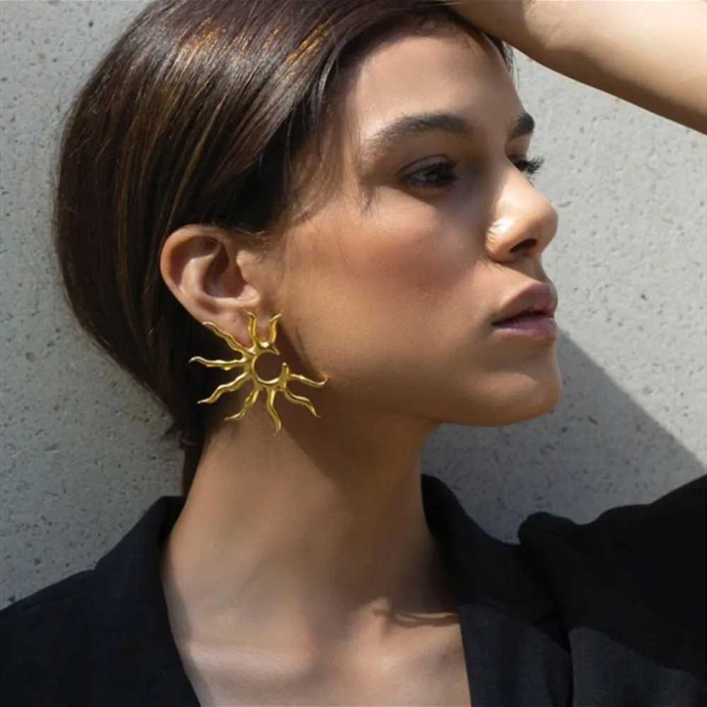 Gold Simple Sun Stud Earrings Exaggerated Big Geometric Statement Earrings for Women Irrogular Personality Fashion Jewelry 2023 Y250401