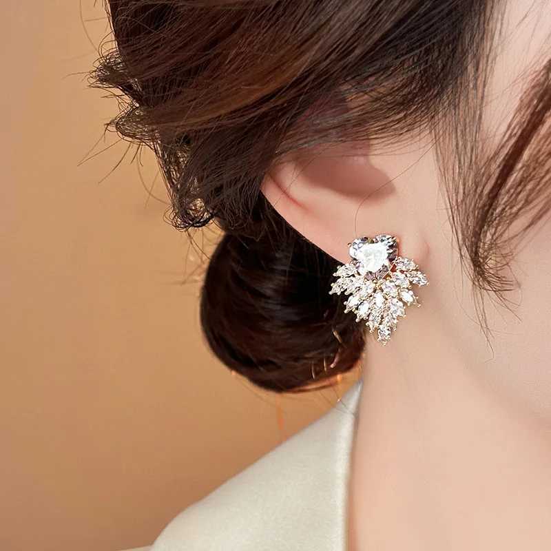 2025 New Arrival Elegant Unique Exquisite Love Fireworks Stud Earrings For Women Fashion Crystal Geometry Jewelry Party Gifts Y250401