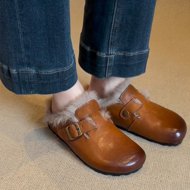 2025 Sheepskin version ~ a kick of lazy people's fur Birkenstocks, women's retro plush wears warm half slippers versatile cotton shoes