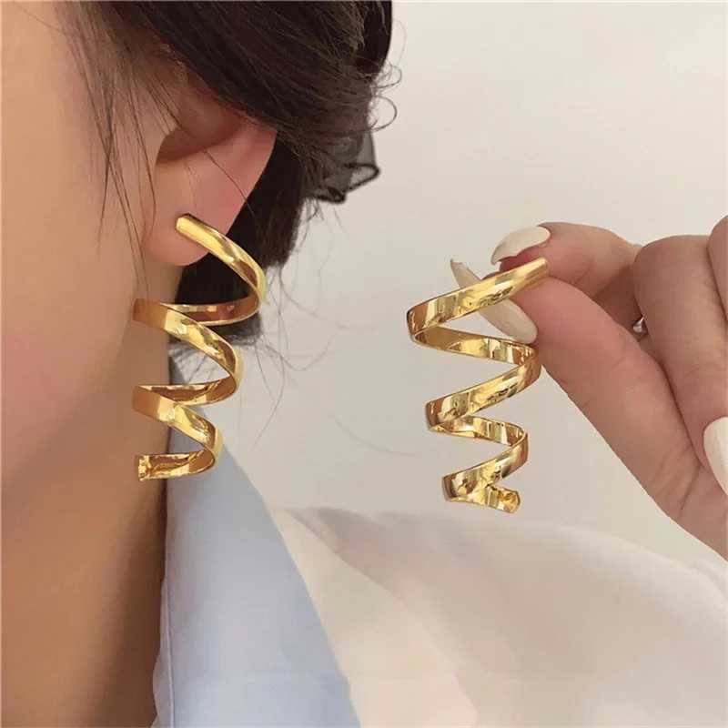 Metal Geometric Hollow Screw Earrings Fashion Jewelry Gifts Y250401