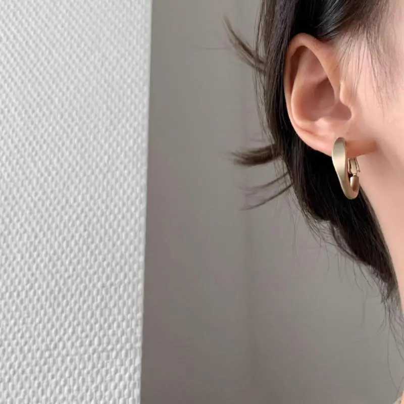 South Korea Simple Cold Wind Matte Metal Temperament Hoop Earrings For Women Fashion Simple Jewelry Accessories Party Gifts Y250401