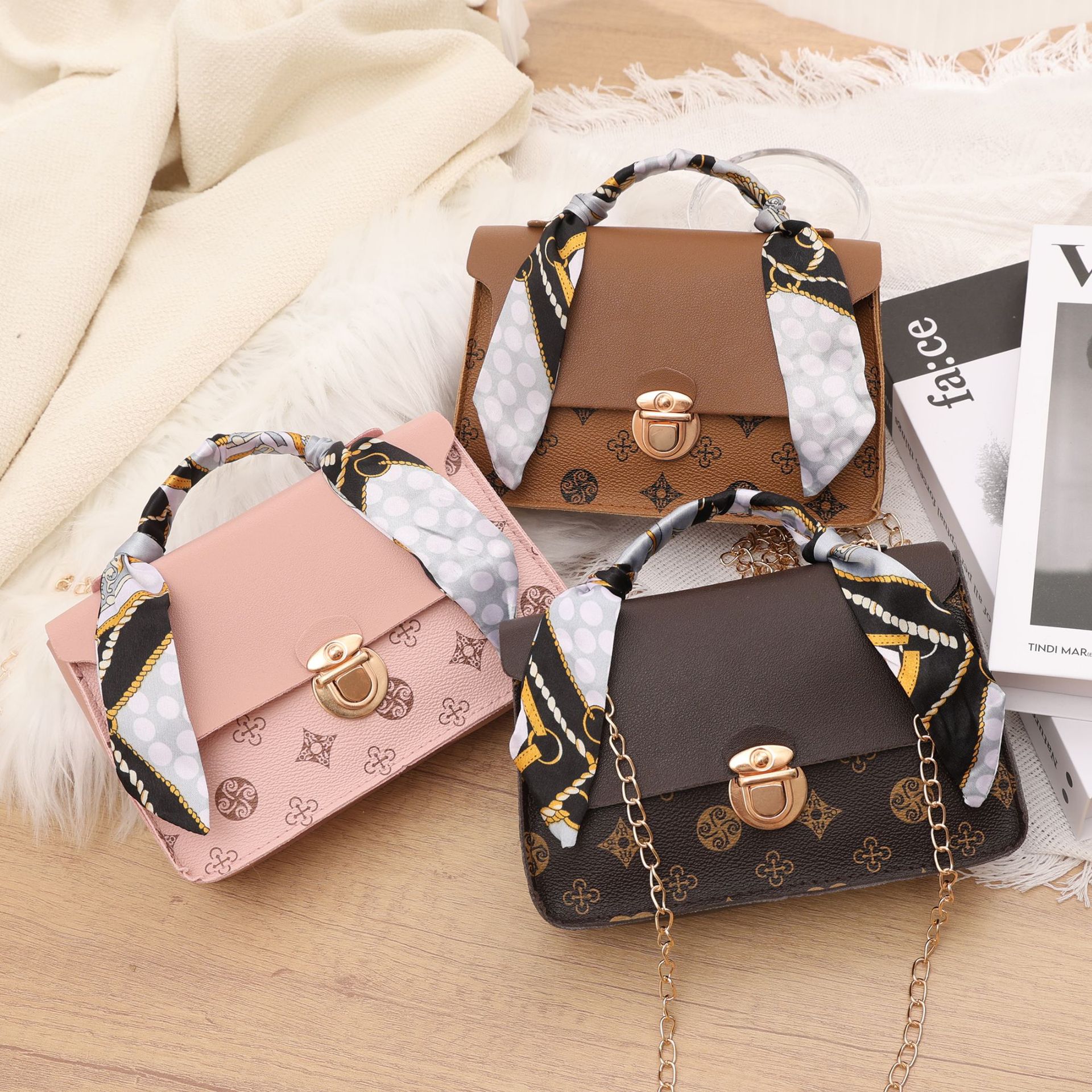 Designer Free Shipping Women's Handbag New Fashion Printed Small Square Bag Silk Scarf Chain 2025s Hot