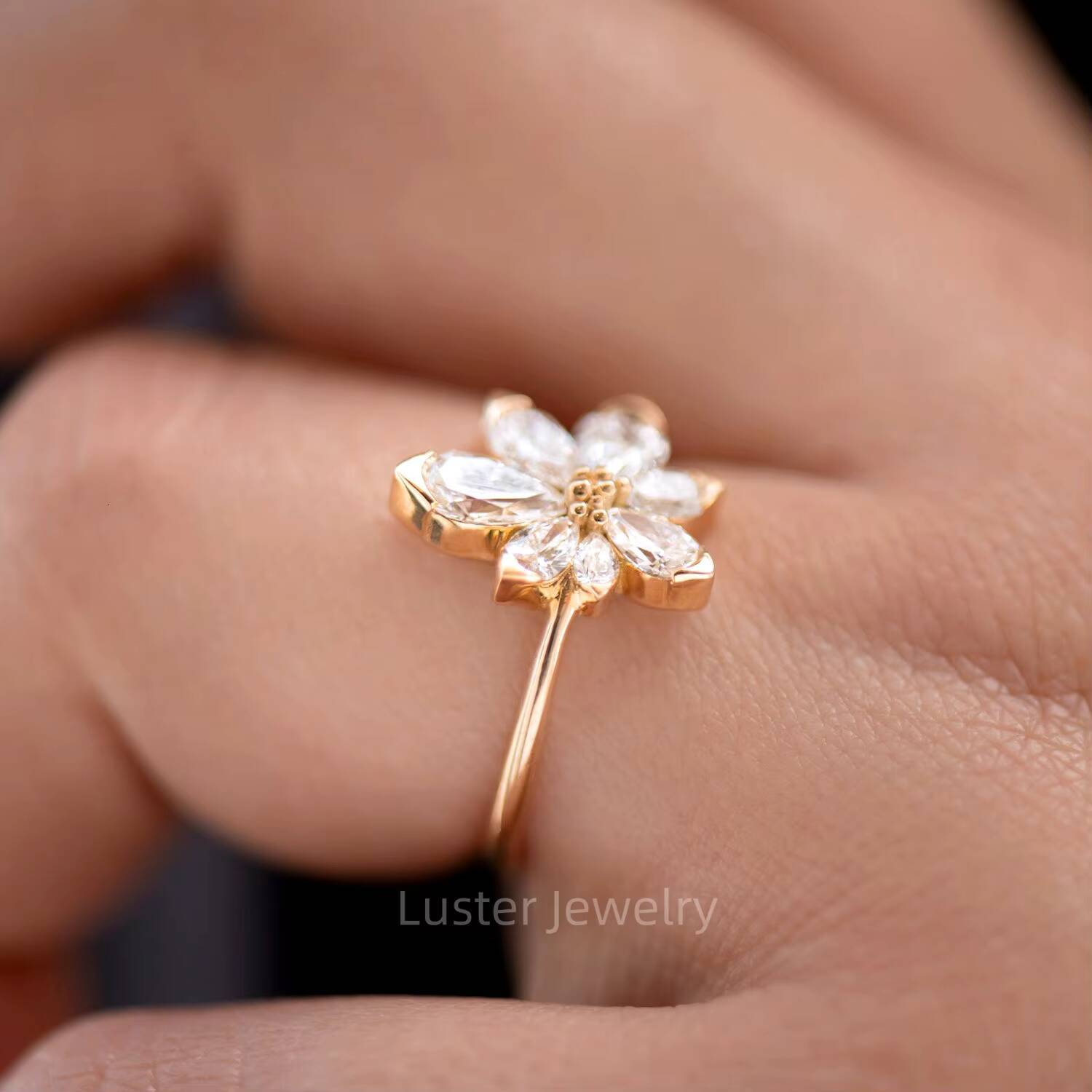 Luster Daisy Fine Jewelry Engagement Asymmetric Blossom 10K 14K 18K Pear Shape Moissanite Flower Gold Ring for Women
