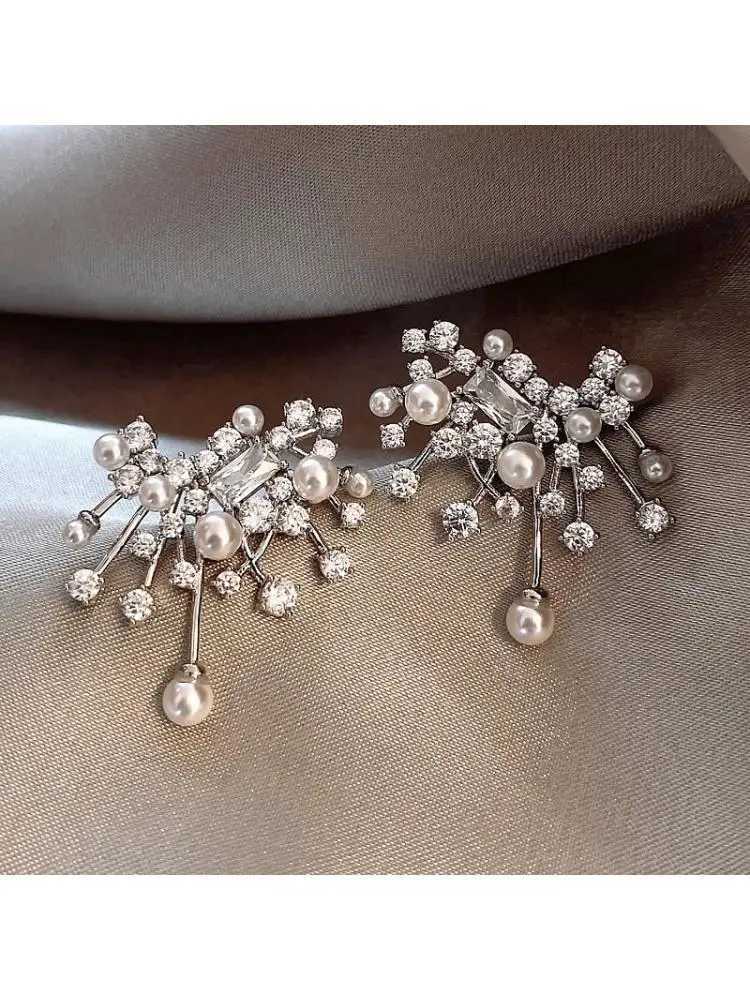Autumn And Winter Light Luxury Exquisite Nebula Zircon Imitation Pearl Stud Earrings For Women Fashion Geometry Jewelry Gifts Y250401