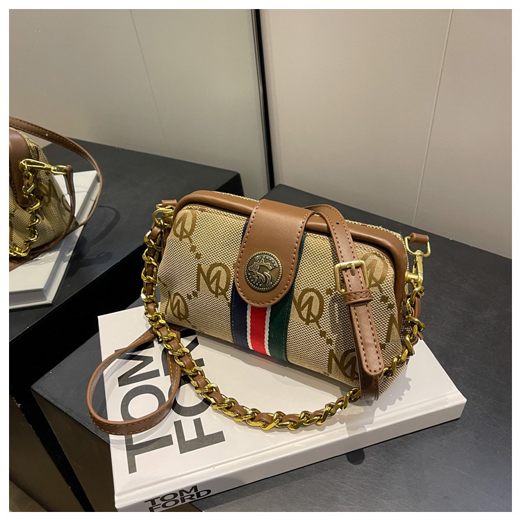 Free Shipping 2025 Best-Selling Alphabet Print Fashion Chain Crossbody Bag Elegant Retro Versatile Square Shoulder Bag for Women Hot Sale Dark Brown W