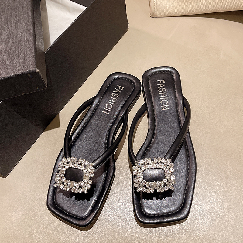 Fashion square diamond flat flip-flops female 2025 spring and summer new explosive outdoor beach fairy wind refreshing sandals women large size 35-42 