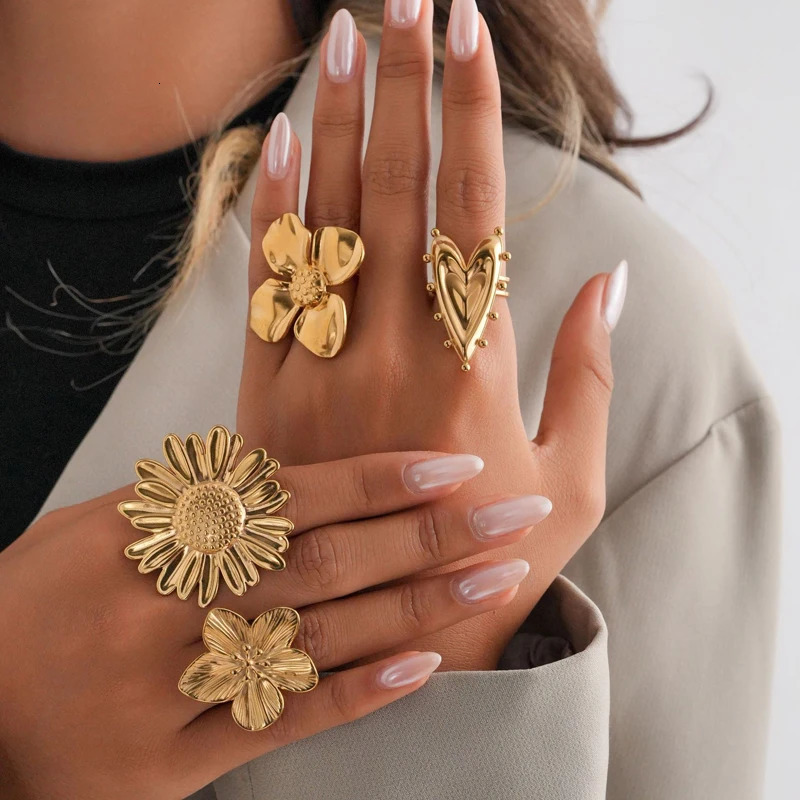 Exaggerated Stainless Steel Sunflower Blossom Ring for Women Fashion Gold Color HeartShaped Irregular Finger Rings Jewelry 251031