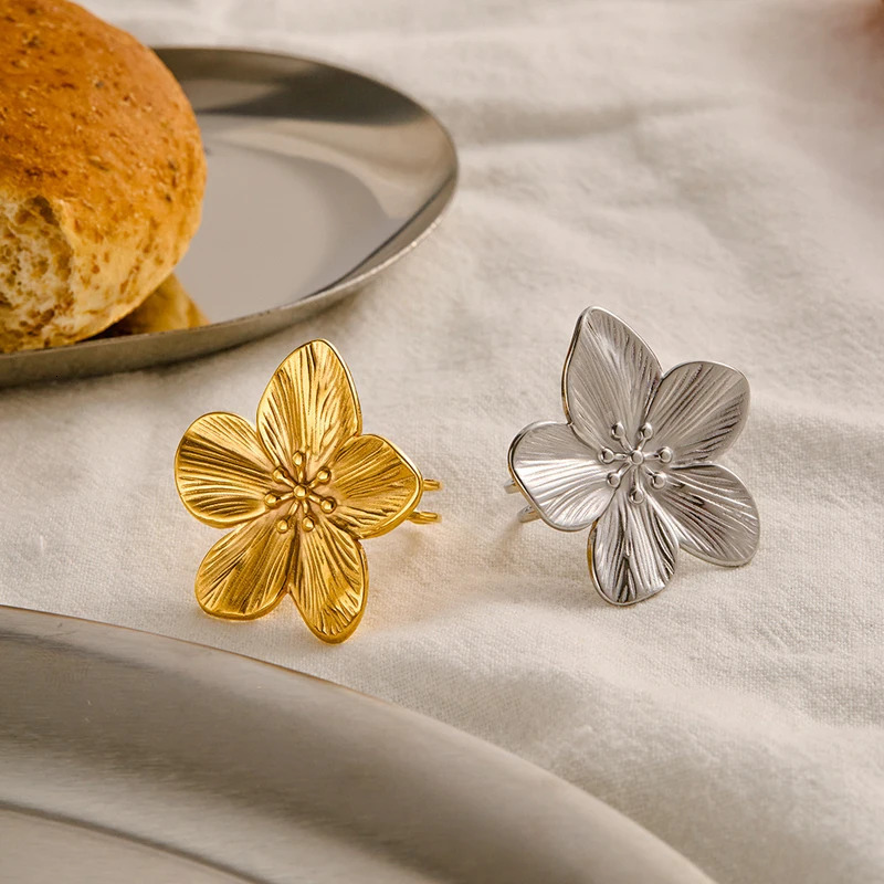 Exaggerated Stainless Steel Sunflower Blossom Ring for Women Fashion Gold Color HeartShaped Irregular Finger Rings Jewelry 251031