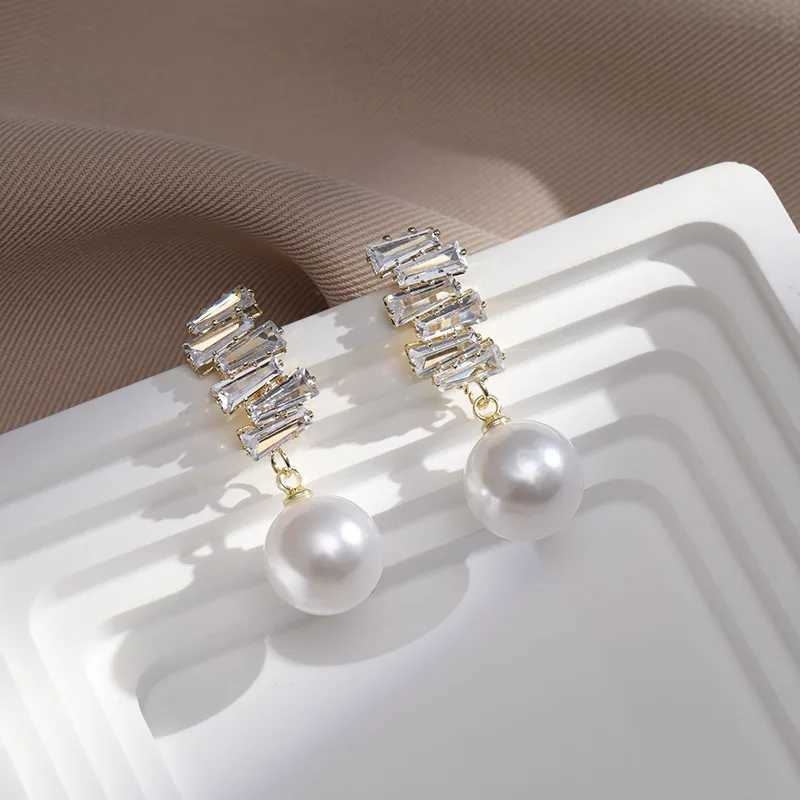 Luxurious and elegant niche design geometric zircon pearl earrings suitable for womens fashion sweet crystal jewelry party gifts Y250401